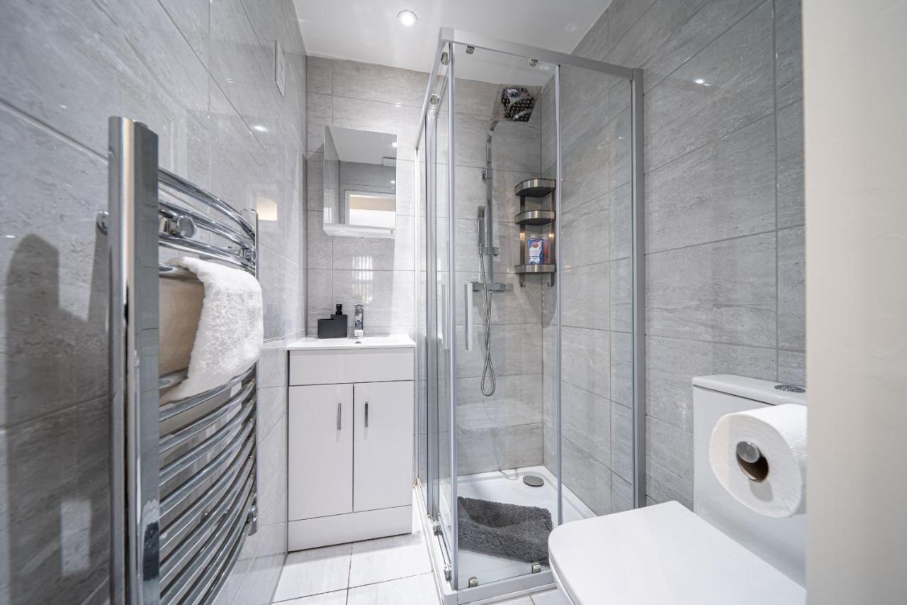 Studios With Ensuite Showers & Share Kitchens Prime Location Near Hospital, Town Center Apt 3 St Helens  Exterior photo